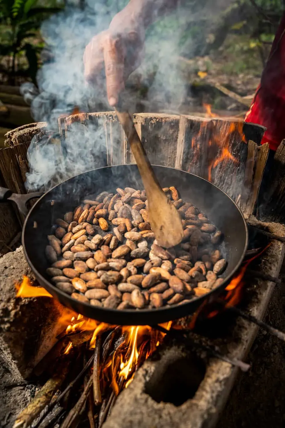 Cacao tostado al fuego, una práctica ancestral amazónica
